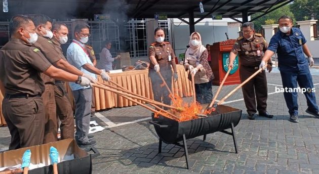 Jaksa Musnahkan Barang Bukti Kejahatan