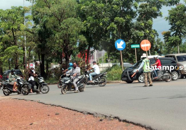 Berkendara Lawan Arus Masih Jadi Kebiasaan Pemotor di Batuaji dan Sagulung