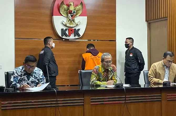 Ikut Rugikan Negara 100 M, Mantan Pentinggi Antam Dituntut 7 Tahun