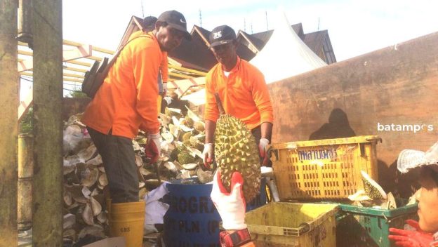 DLH Karimun Manfaatkan Limbah Durian jadi Kompos