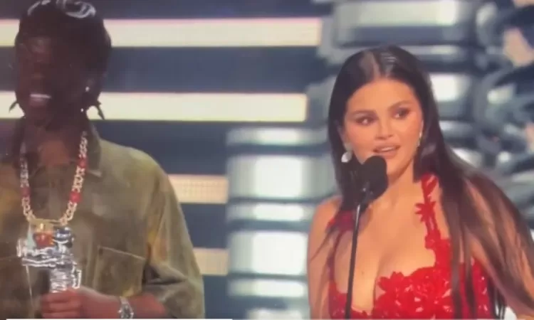 Penampilan Selena Gomez di Ajang VMA 2023 Curi Perhatian