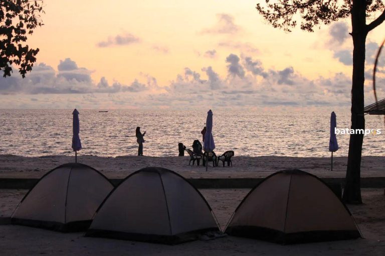 Pantai Mutiara Kepri di Galang Baru Tawarkan Keindahan Menikmati Sunset
