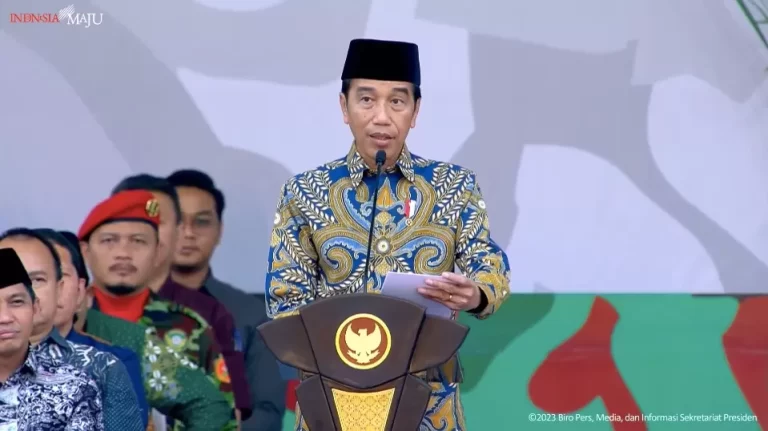 Jokowi Pasang Bilah Pertama Garuda di Kantor Presiden IKN