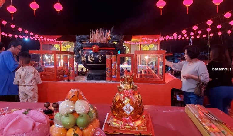 Sembahyang Keselamatan di Vihara Dharma Shanti, Warga Tionghoa Doakan Bintan Kondusif Jelang Pemilu