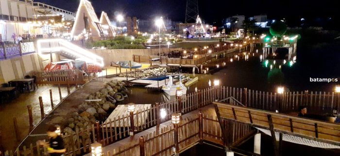 Lokasi Estetik dan Banyak Tempat Permainan, Angkringan Tepi Danau di Buana Central Park