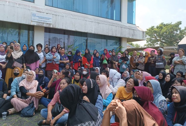 3 Bulan Belum Digaji, Karyawan Pabrik Garmen Mogok Kerja