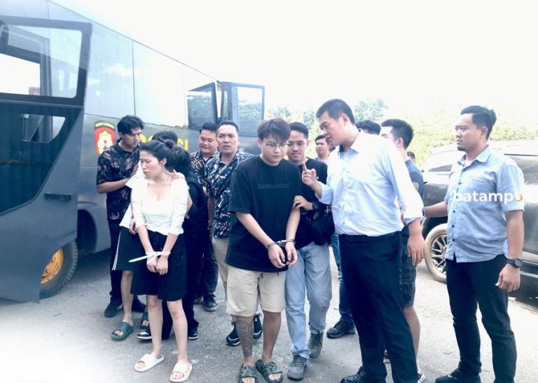 Tersangka dan Barang Bukti Diserahkan ke Kepolisan Tiongkok