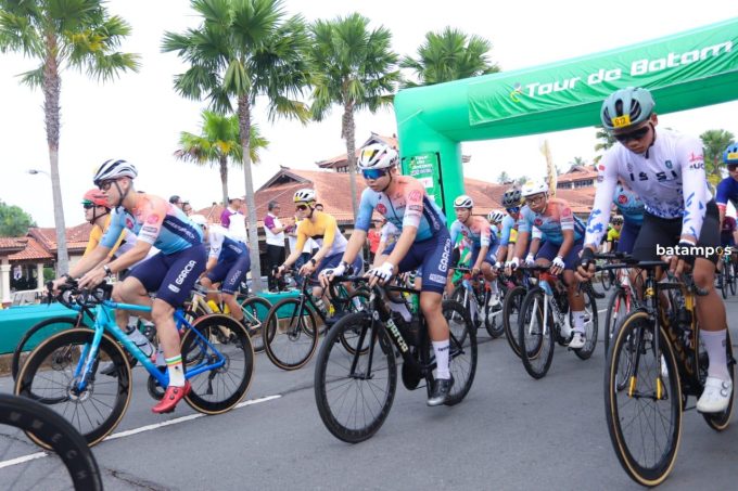 Jefridin Lepas Ribuan Peserta Pesepeda Tour de Batam