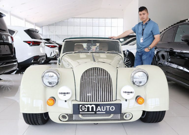 Koleksi Terbaru di EM Auto Batam, Mobil Mewah dan  Klasik Morgan Plus Six