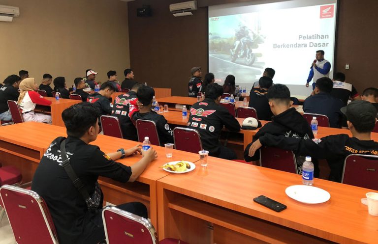 Komunitas Motor Kepri Goes to Honda Bikers Day