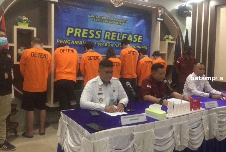 Imigrasi Karimun Amankan 7 WNA Asal China