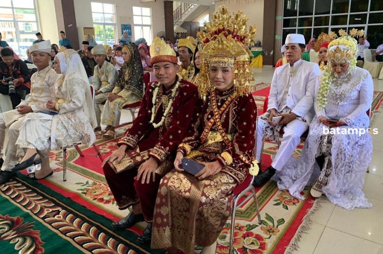 Nikah Massal,  Pasangan Termuda Usia 19 Tahun, Tertua Usia 56 Tahun