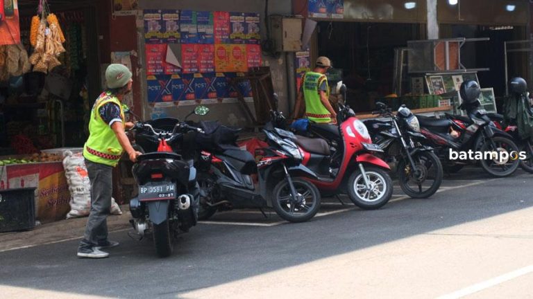 Dishub Tanjungpinang Uji Coba Berlakukan Pembayaran Parkir Non Tunai