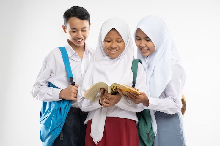 Disdik Kota Tanjungpinang Bagikan 7.410 Paket Seragam