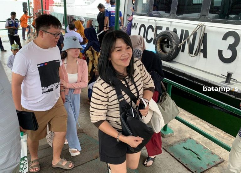 KSOP Batam Evakuasi Ferry Oceana 6 ke Pelabuhan Telaga Punggur