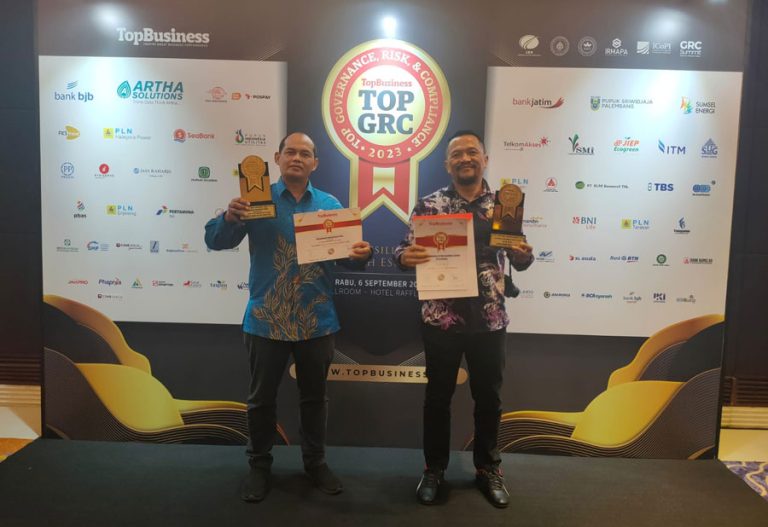 Berdedikasi pada GRC, PT PLN Batam Raih Dua Penghargaan TOP GRC Awards 2023