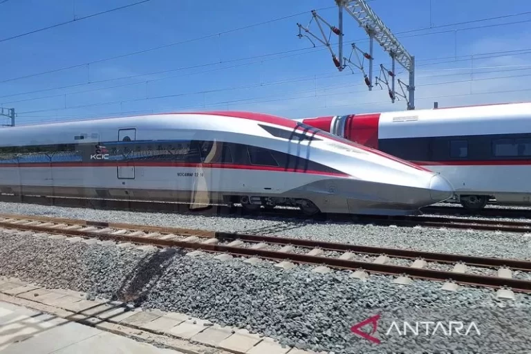 Presiden Jokowi Resmikan Operasional Kereta Cepat Jakarta-Bandung