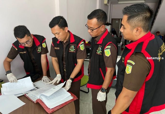 Dugaan Penjualan Aset Milik Desa Berakit, Jaksa Geledah Kantor Notaris di Tanjungpinang