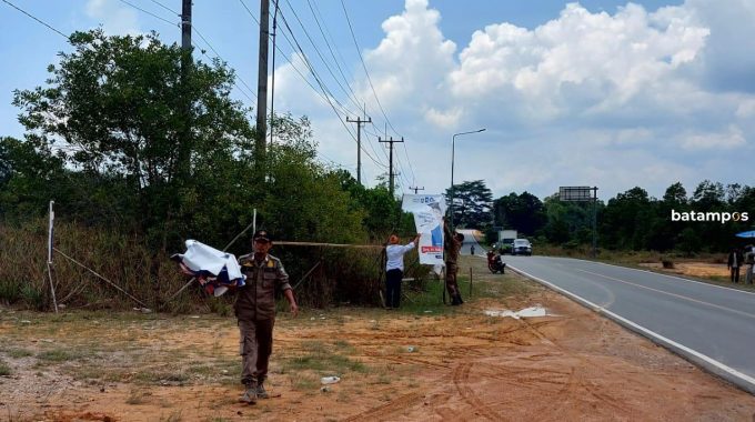 Ada Ajakan Memilih, Baliho dan Spanduk Bacaleg di Bintan Ditertibkan