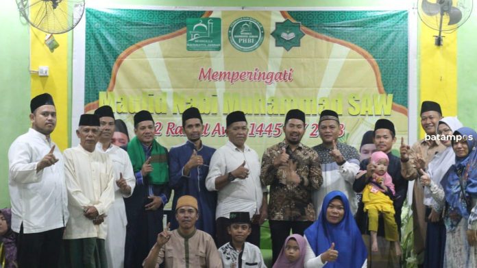Syahid Ridho, Anggota DPRD Kepri Serahkan Bantuan untuk Masjid di Perumahan Puri Pesona