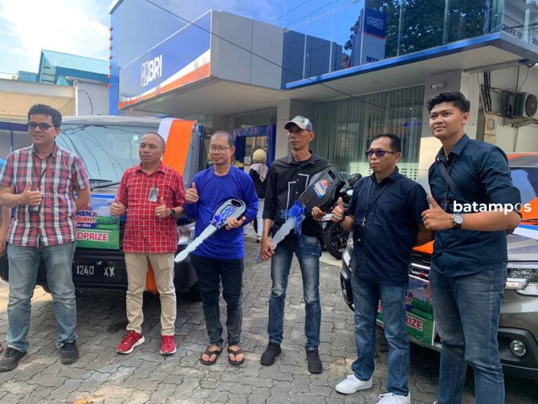 BRI Kanca Tanjungpinang Serahkan 2 Grandprize kepada Pemenang Hadiah Panen Simpedes