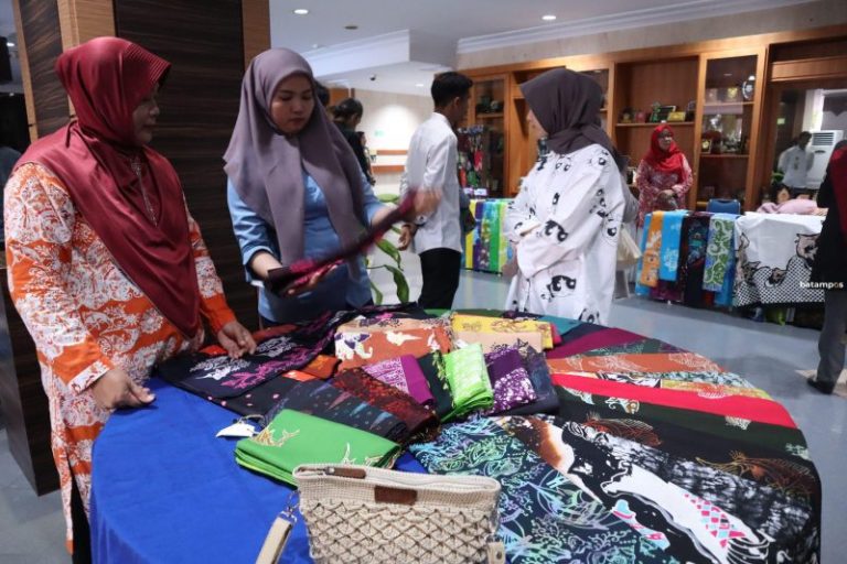 Omzet Pembatik di Batam Tembus Rp50 Juta Per Bulan