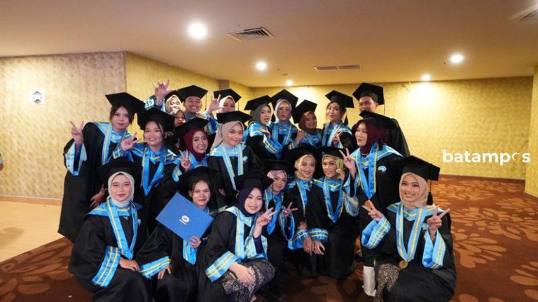 Polibatam Kukuhkan 1.263 Wisudawan-wisudawati