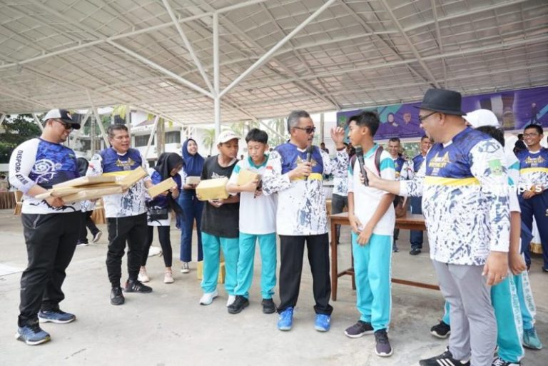 Lima Ribu Peserta Ramaikan World Walking Day di Batam