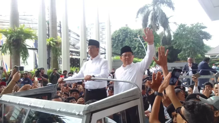 Dari NasDem Tower, Anies-Cak Imin Gunakan Mobil Land Rover Disopiri Sahroni