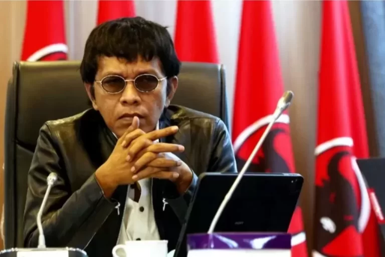Adian Napitupulu Buka Suara Soal Sikap Jokowi: Waktu akan Menguji Kebersihan Kita!