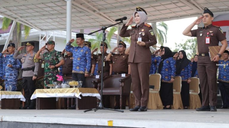 Saat Pimpin Upacara Herlina Undur Pamit Sebagai Kajari Batam