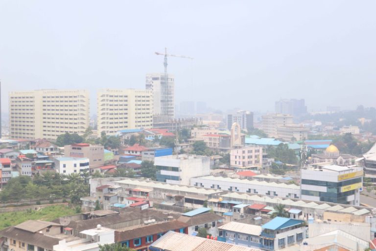 Kualitas Udara Batam Tidak Sehat, Warga Batam Diimbau Pakai Masker