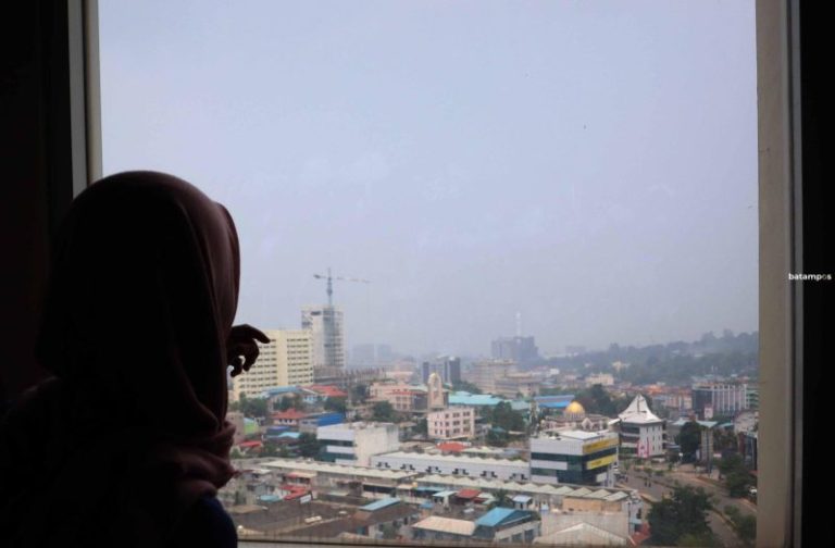 Kualitas Udara Batam Kembali Tidak Sehat, Warga Direkomendasikan Pakai Masker