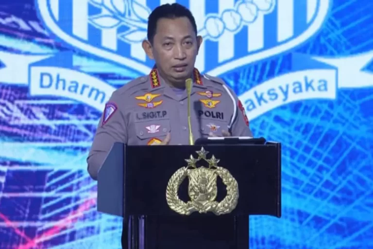 Kapolri Terima Korps Raport Kenaikan Pangkat Dankorbrimob dan 13 Pati