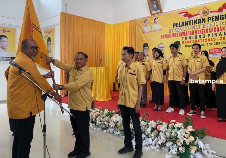 Rizki Faisal Lantik Pengurus DPC MKGR Tanjungpinang