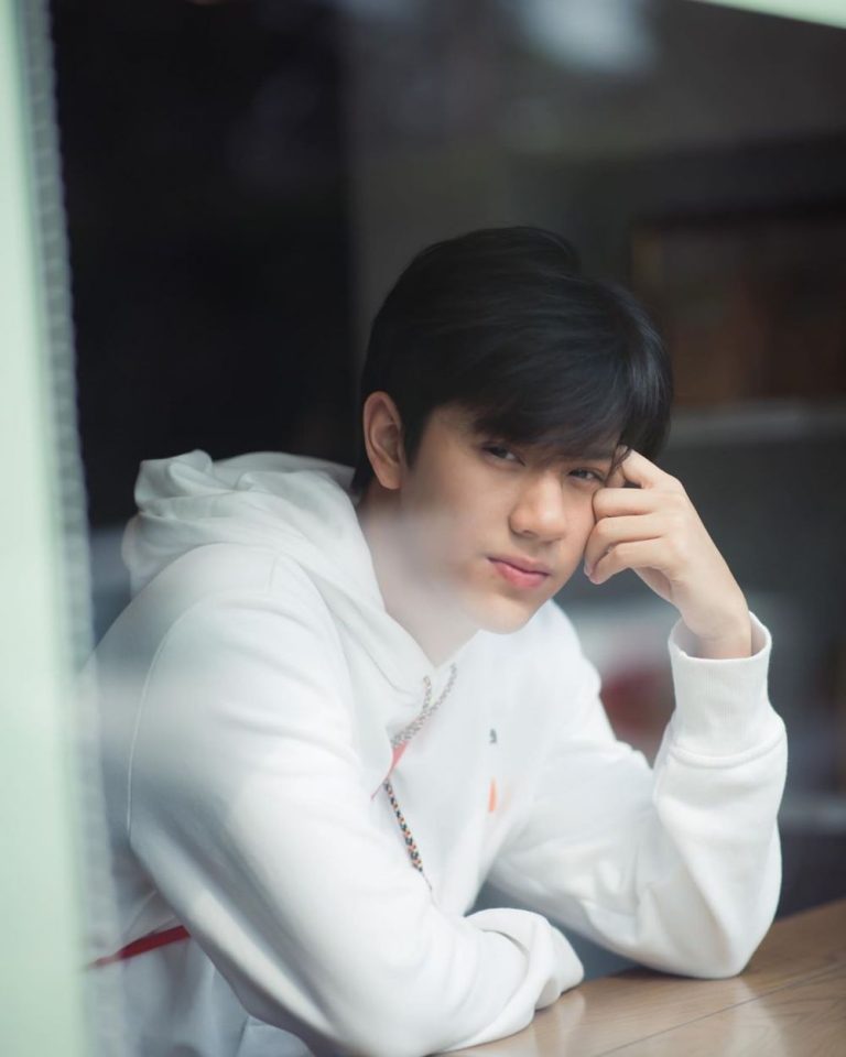 Nanon Korapat Kirdpan Lebih Senang Karena Bisa Bertemu Fans