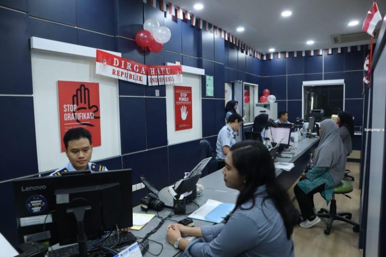 Pengurusan Paspor di Imigrasi Batam Meningkat, PNBP Lebihi Target