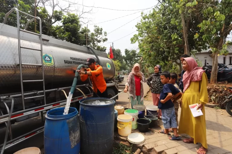 Ketersediaan Air di Sumber Air Tinggal 40 Persen