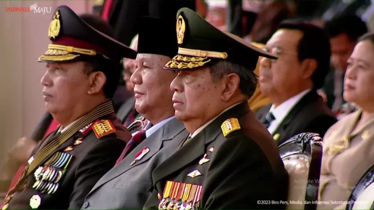 Prabowo-SBY Mesra, Ganjar Sarapan Bareng Warga, Jawara Deklarasi Dukung Amin