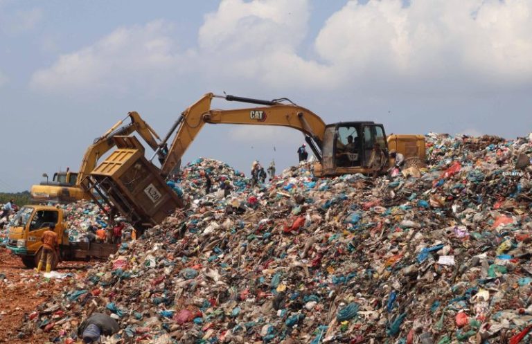 Begini Cara DLH Atasi Persoalan Sampah di Batam