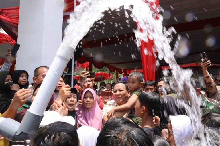 Prabowo Resmikan 16 Titik Baru Bantuan Air di 5 Wilayah Jawa Tengah