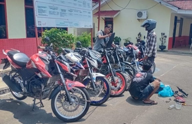 Knalpot Sepeda Motor Balap Liar Dihancurkan, Pasang yang Standar Jika Ingin Ambil dari Polsek