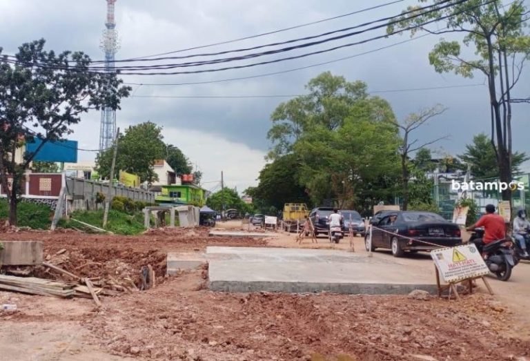 Atasi Banjir, Pemko dan BP Batam Keroyok Pelebaran Drainase Induk di Batuaji