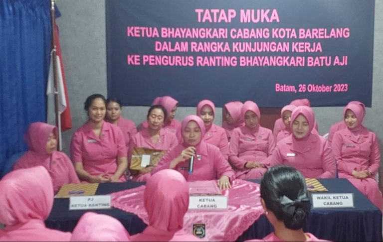 Ibu-ibu Bhayangkari Polresta Barelang Diingatkan Bijak Bermedia Sosial