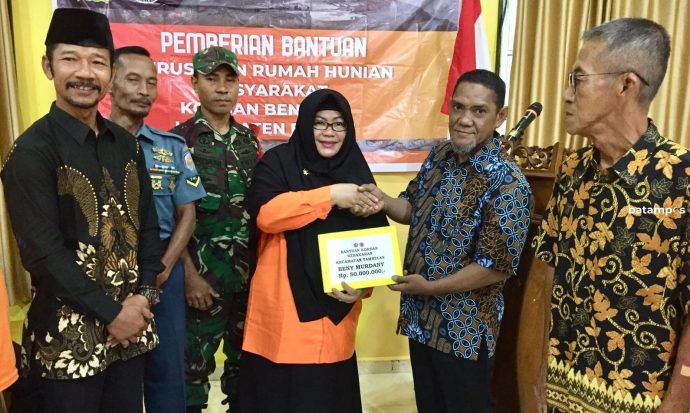 Salurkan Bantuan Rp 369 Juta untuk Perbaikan Rumah Korban Kebakaran di Tambelan