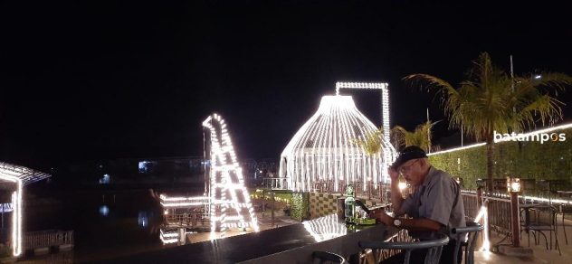 Lemon Grass Cafe and Pools, Tembesi Hadirkan Floating Stage Pertama di Batam