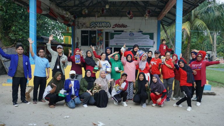 ITEBA Ajak Masyarakat Manfaatkan Teknologi untuk Tanam Hidroponik