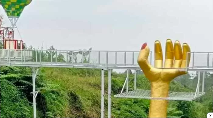 Wahana Jembatan Kaca di Banyumas Pecah, 4 Wisatawan Terjatuh, 1 Tewas