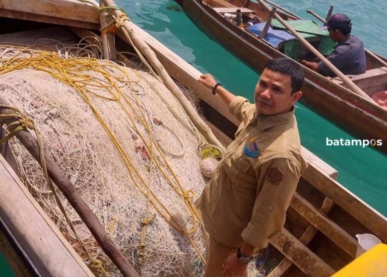 Nelayan Pulau Jang Hilang Kontak di Laut Rukau