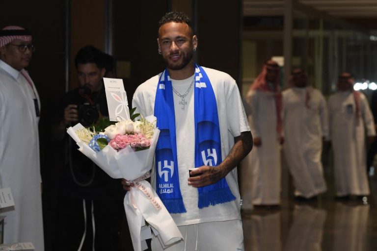 Neymar Sukses Jalani Operasi Lutut